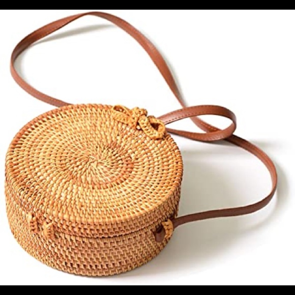Crossbody circular whicker purse